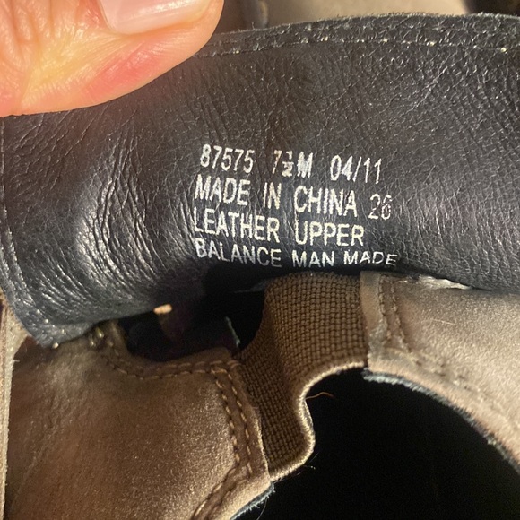 370. Clarks wave suede slip on size 7.5 - Picture 6 of 6